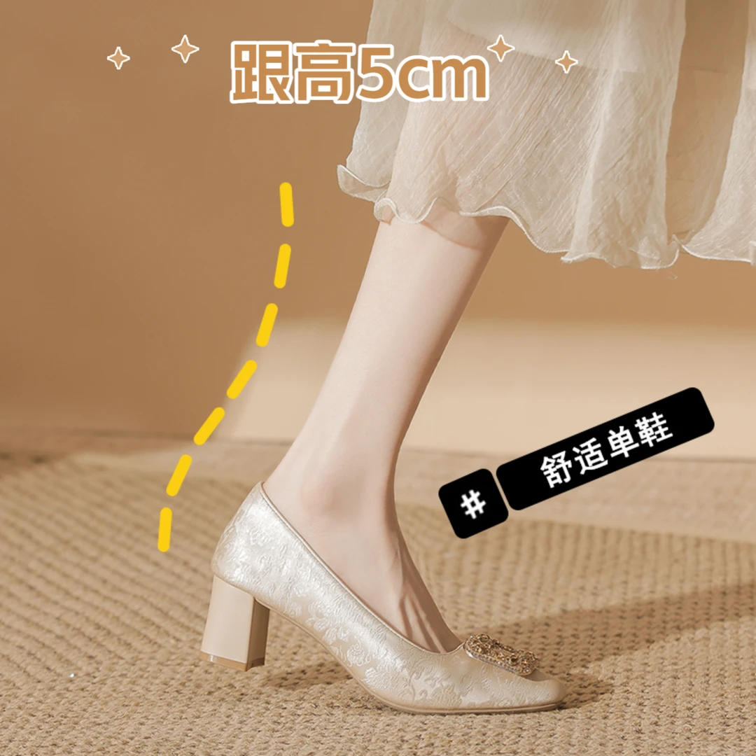 新中式国风复古粗跟单鞋女平底2025年新款方扣水钻低跟法式高跟鞋