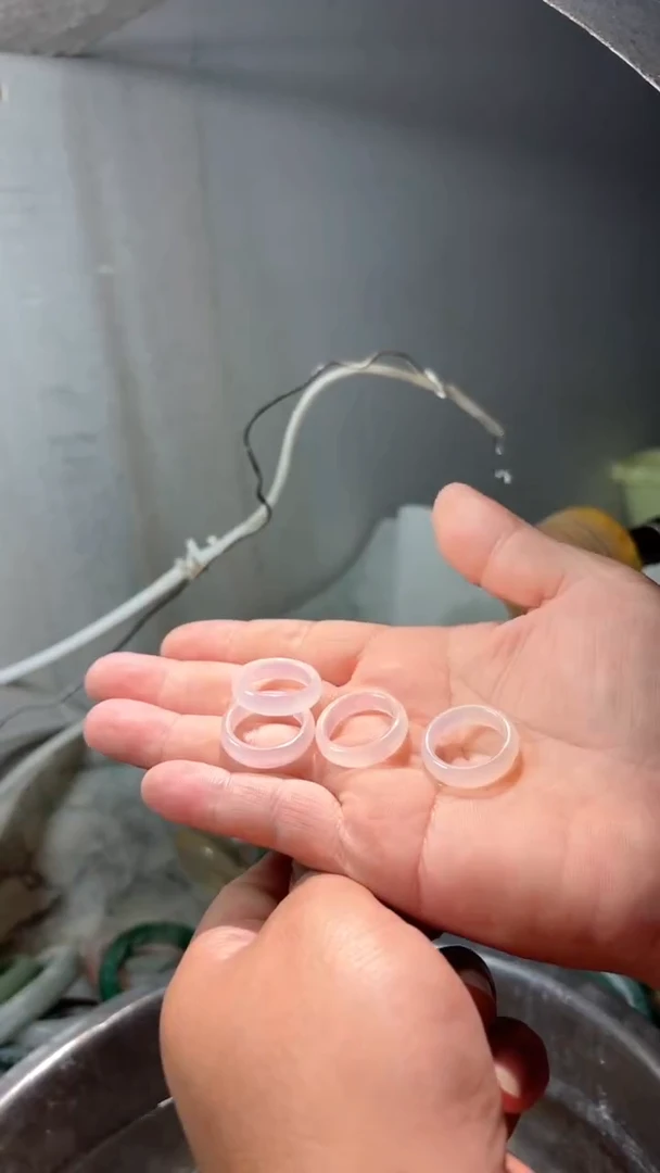 颈饰未镶嵌石英质玉发一个
