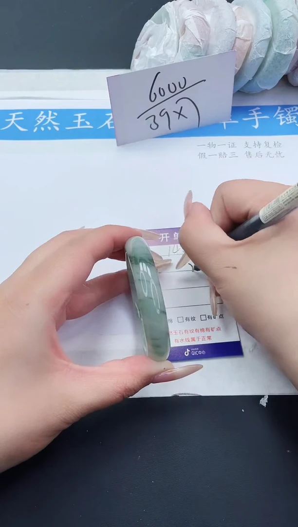 【闪购商品】石英质玉手镯未镶嵌T144-52+