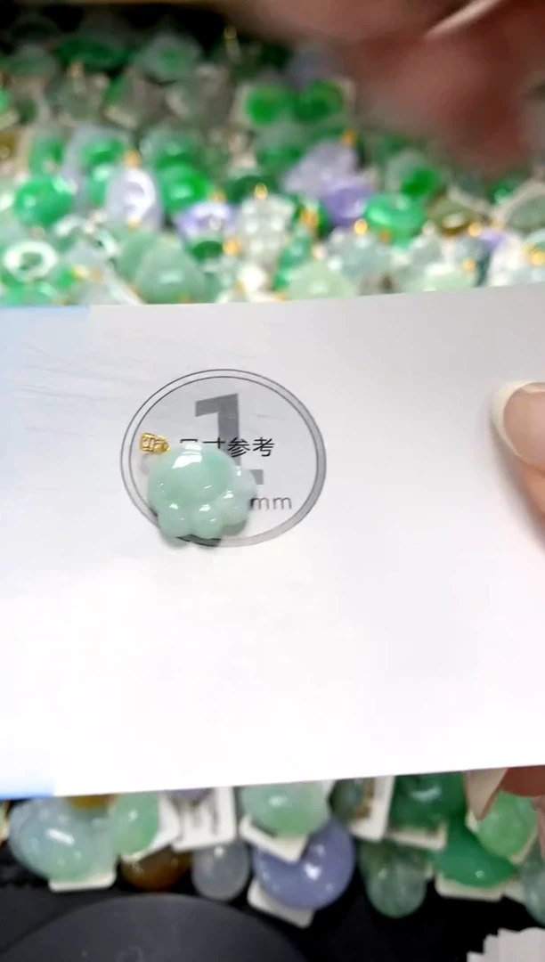 翡翠18K金镶嵌颈饰1111111111111111