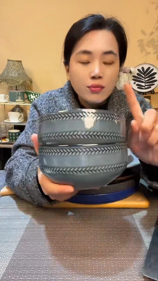 瓷片瑕疵款 2个6英寸碗  介意勿拍
