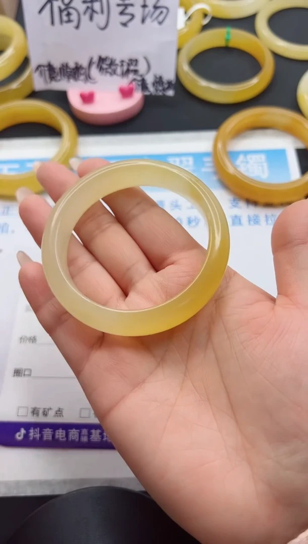 【闪购商品】石英质玉手镯未镶嵌150-57+