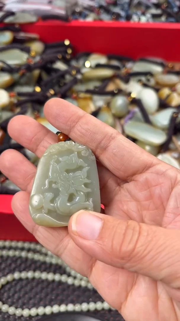 【闪购商品】和田玉颈饰未镶嵌多样性发货没有证书拍一发一有瑕