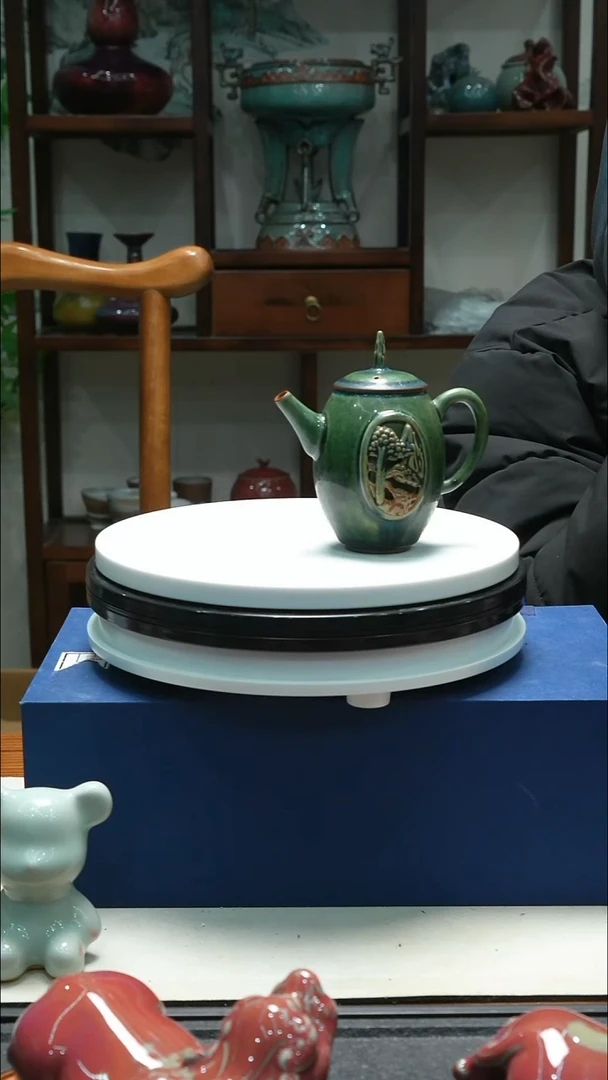 钧瓷迎客松茶壶