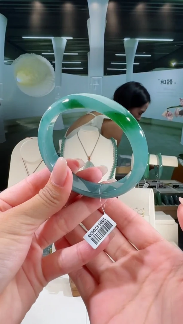 翡翠手镯未镶嵌纯天然A货翡翠  58圈