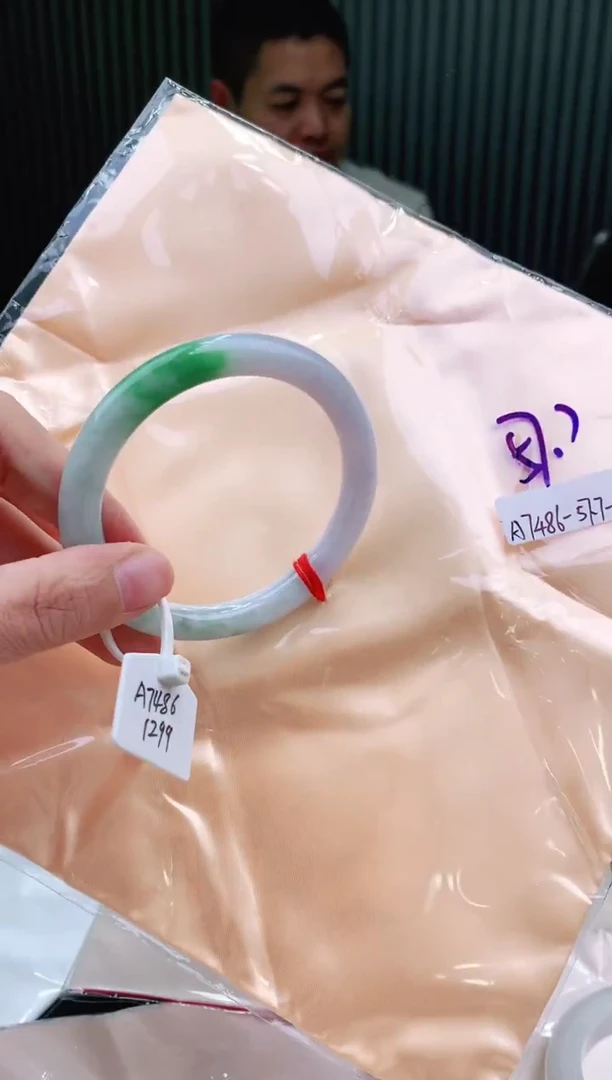 未镶嵌手镯翡翠57+