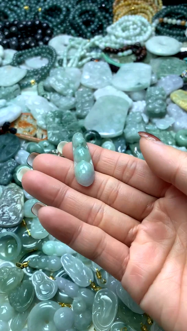 颈饰未镶嵌翡翠1