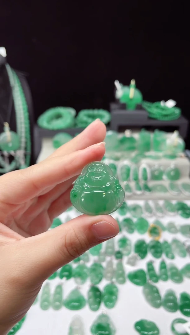 吊坠(赠链)未镶嵌石英质玉（非洲翠）5.75佛公