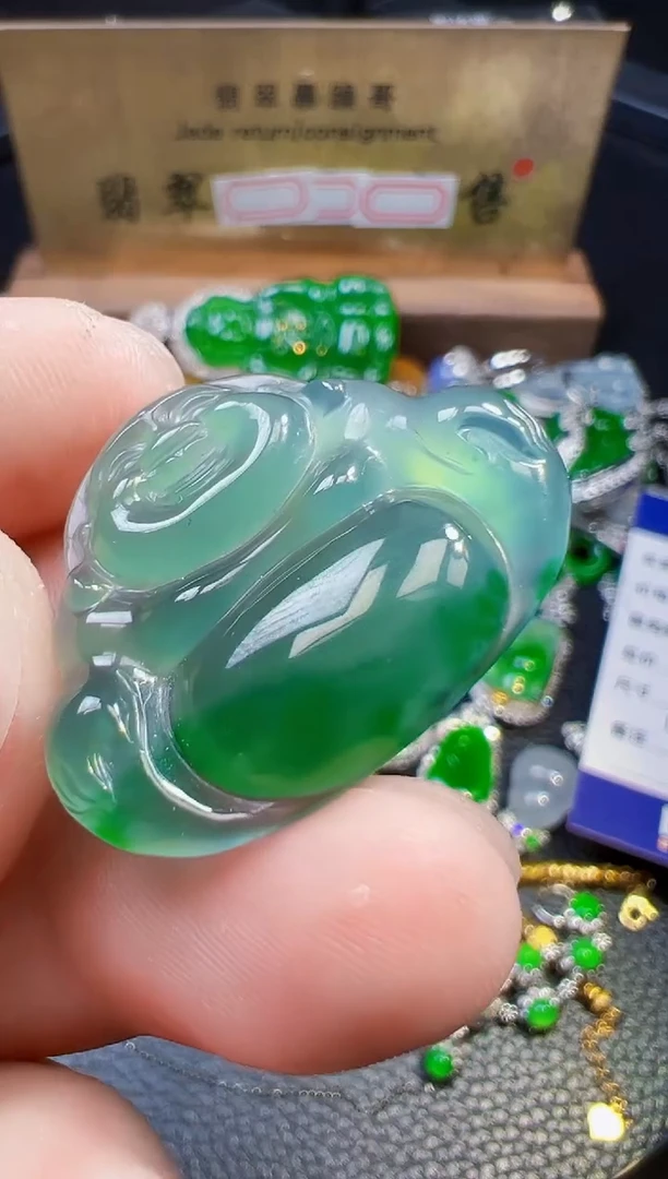 翡翠未镶嵌颈饰?***?翡翠