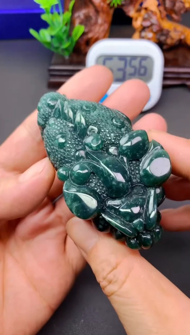 颈饰未镶嵌翡翠金蟾