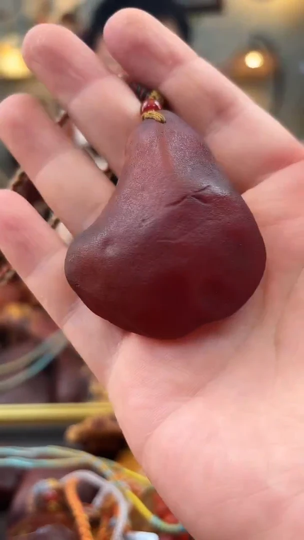 未镶嵌颈饰琥珀吊坠