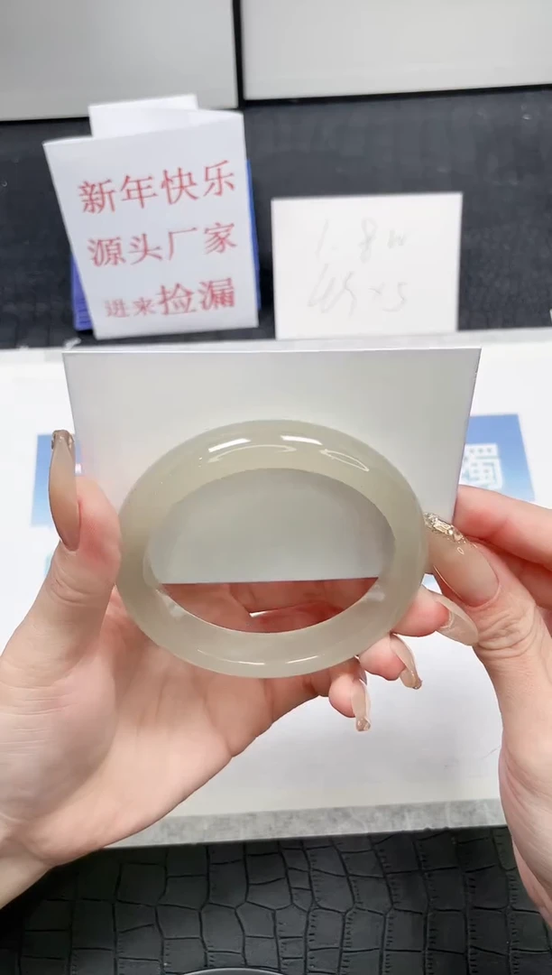 【闪购商品】石英质玉手镯未镶嵌T146-60.6