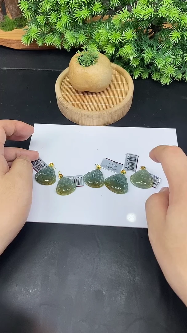 吊坠(不含链)18K金镶嵌翡翠佛公多样性发其一@@CMT
