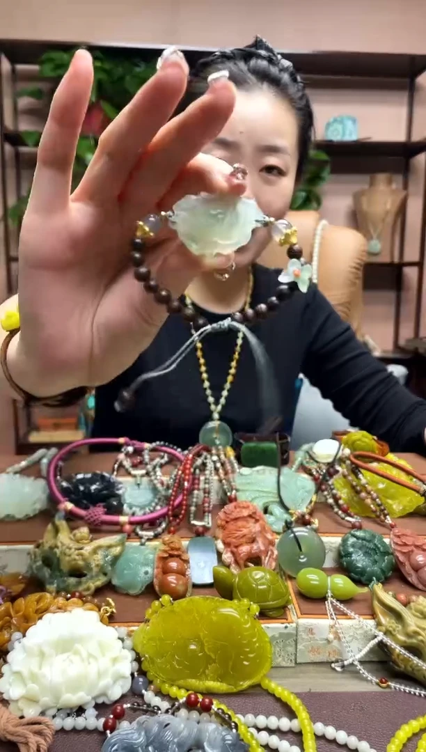 未镶嵌岫玉吊坠多样性发货发其中之一