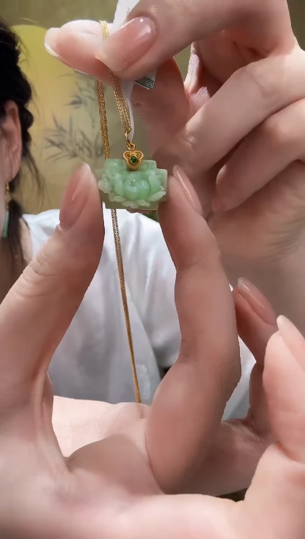 颈饰未镶嵌翡翠吊坠