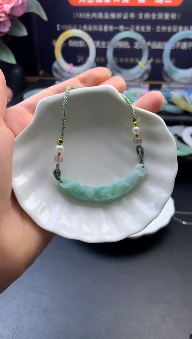 翡翠未镶嵌颈饰玉璜