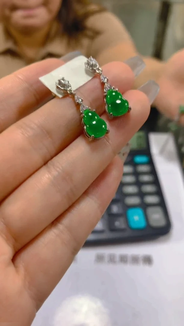 未镶嵌翡翠耳饰多样性发一