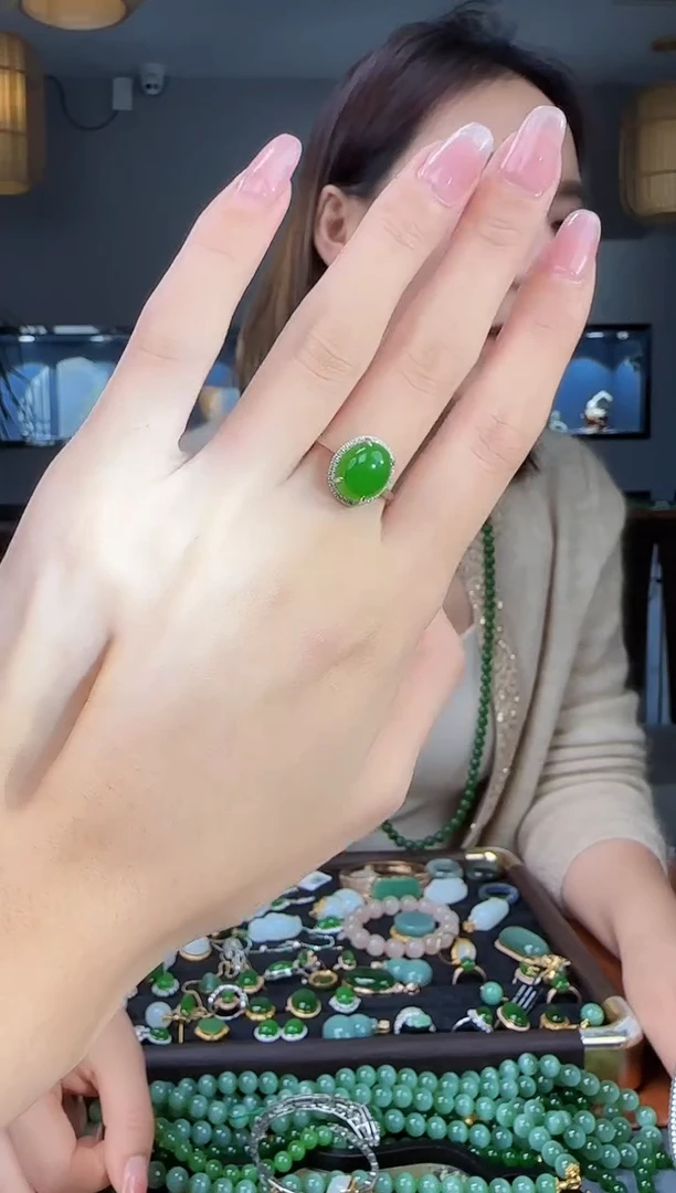 铂Pt950镶嵌戒指和田玉1