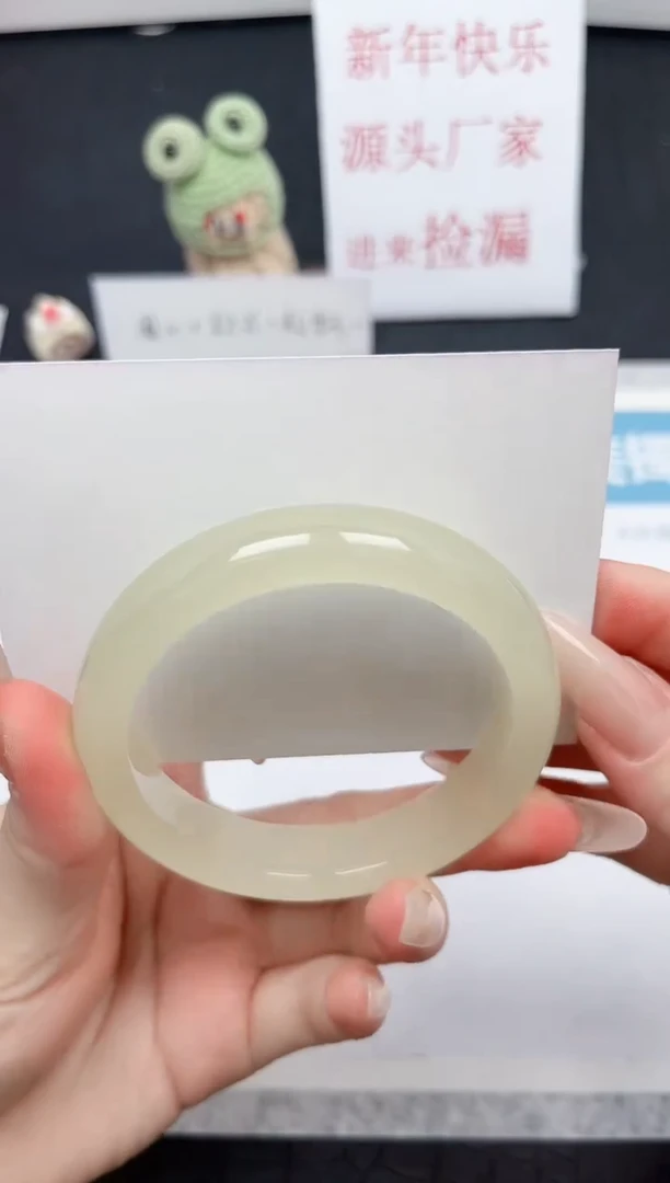 【闪购商品】石英质玉手镯未镶嵌308-56