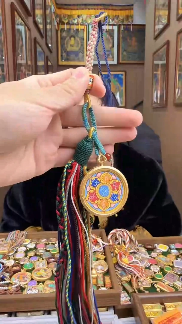 吊坠六字真言坛城-热贡纯手绘唐卡