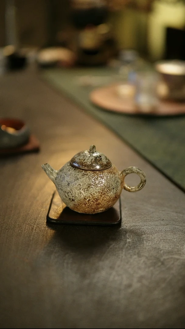 阿眠     刚子陶泥柴烧壶