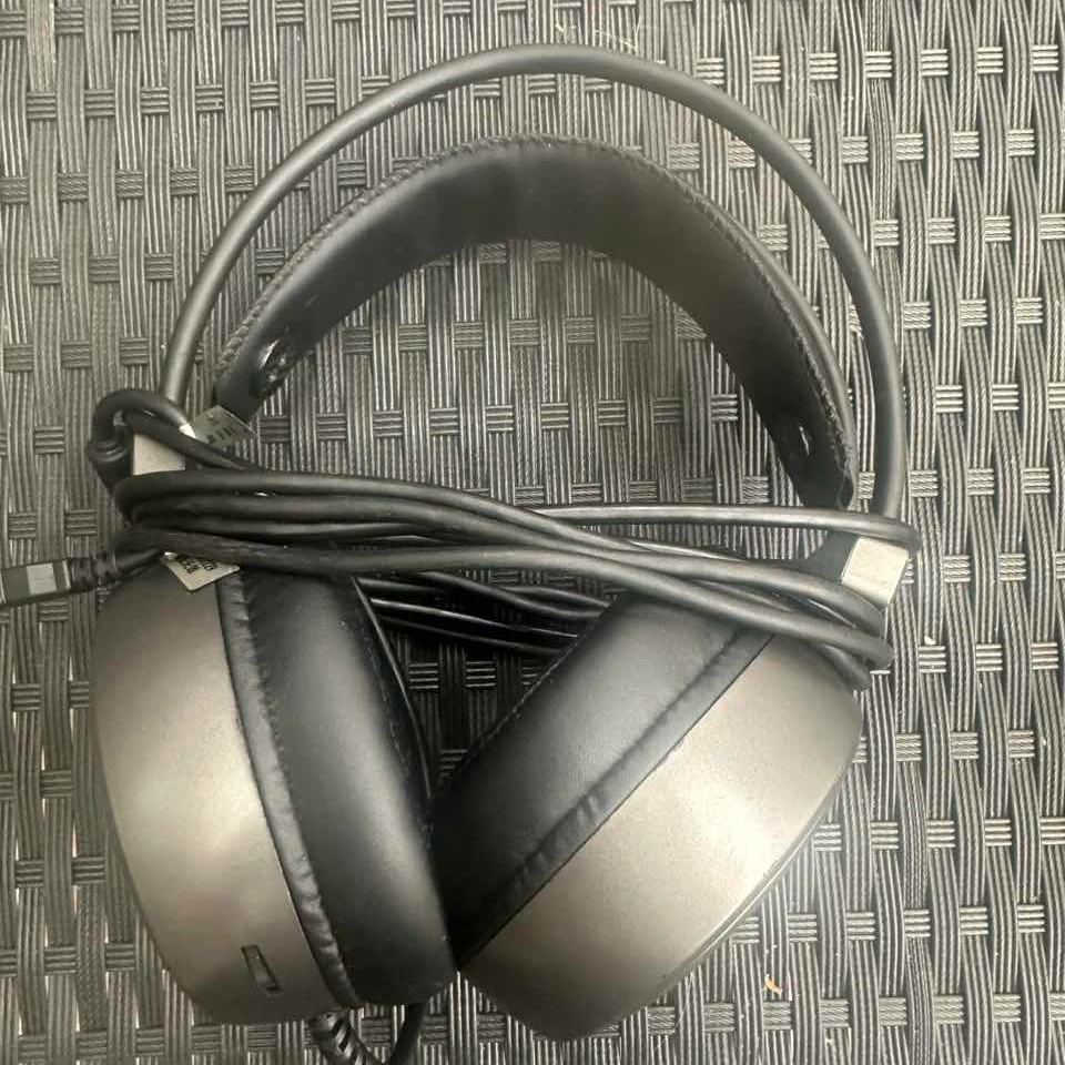 8新 磁动力ZH8新款炫彩发光耳机7.1声道 无破皮自家网咖更换下来