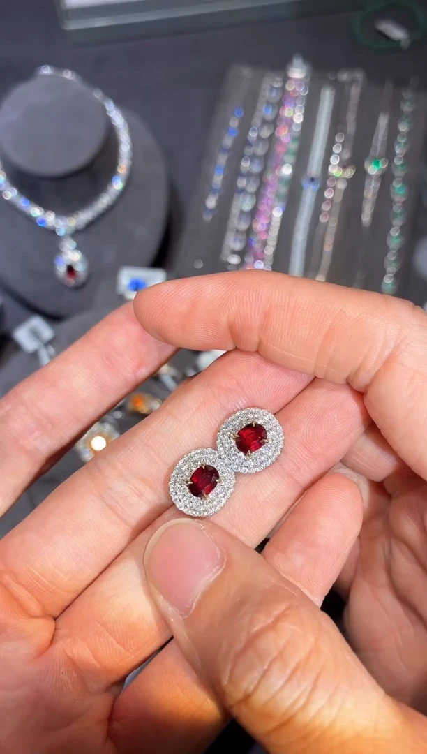 18K金镶嵌耳钉红宝石头****字【闪购】2.1ct/无烧鸽血红