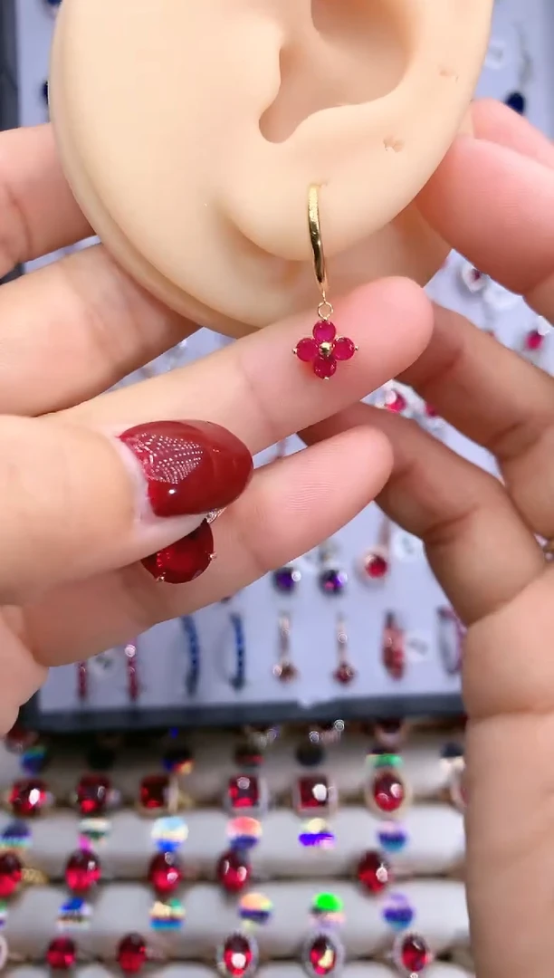 【闪购商品】红宝石耳饰银S925镶嵌金色