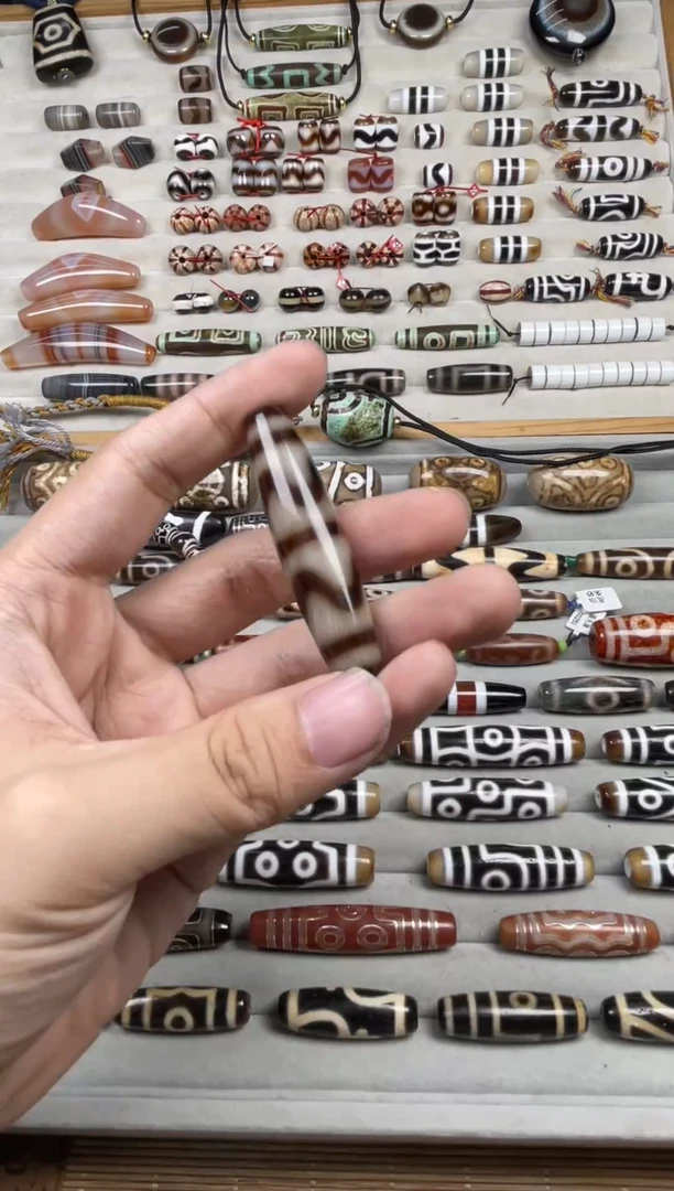 玛瑙/玉髓裸珠约58mm双虎牙图腾(小玛瑙纹)