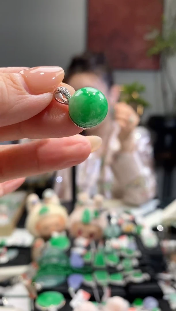 吊坠(不含链)18K金镶嵌翡翠珠子