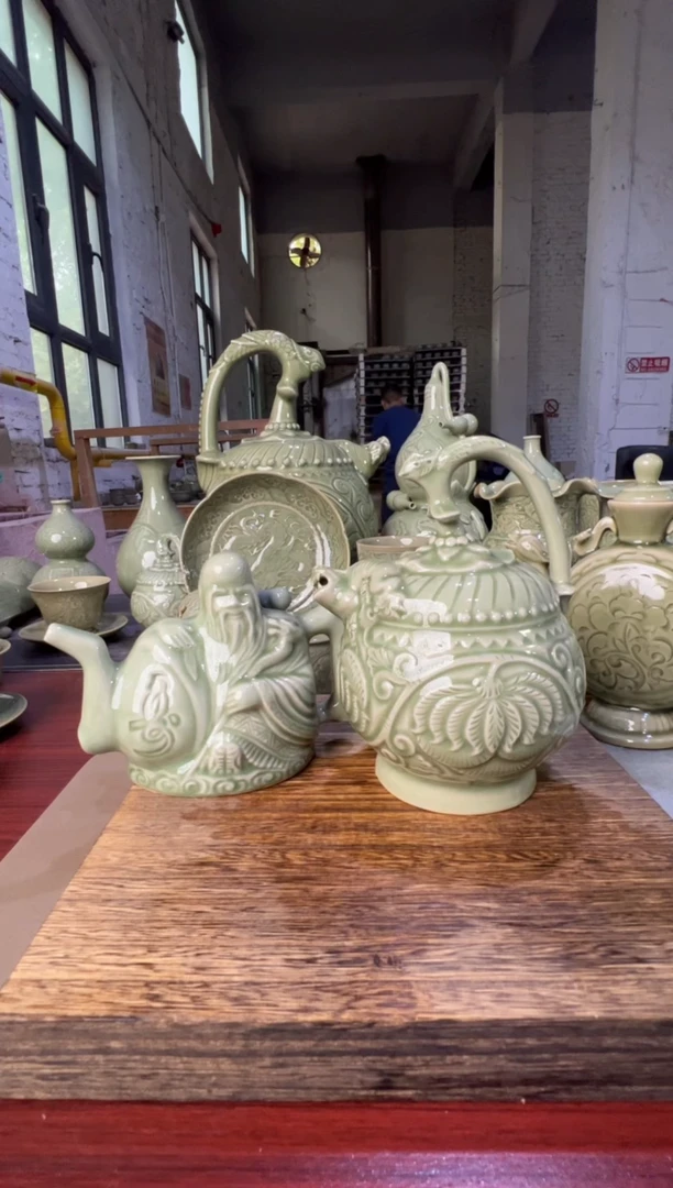 微瑕耀州窑倒流壶（大）+两心壶