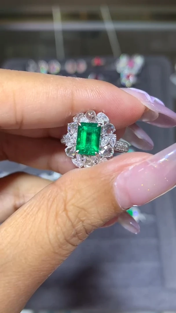 18K金镶嵌戒指祖母绿1.18CT