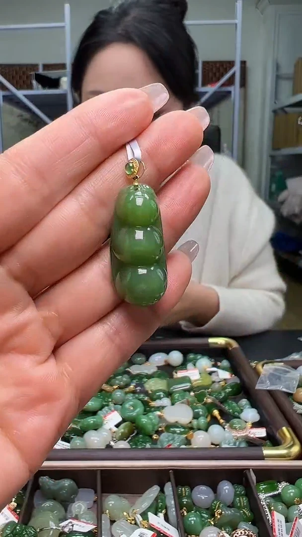 颈饰18K金镶嵌和田玉（多样性发货.发其一)11.14.78