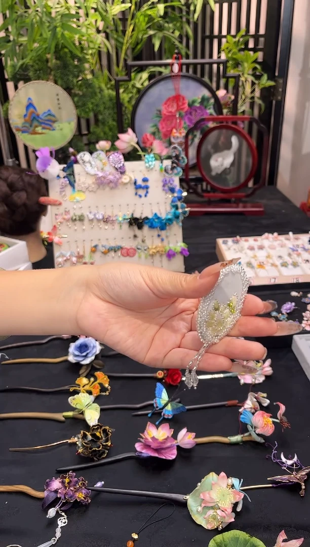 织绣阿*?非遗苏绣手工饰品