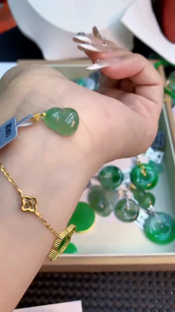 翡翠18K金镶嵌吊坠(不含链)1