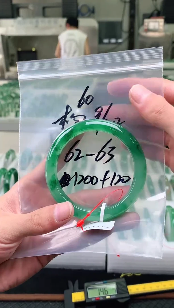未镶嵌非洲翠手镯石英质玉非洲翠手镯62-63圈口60号