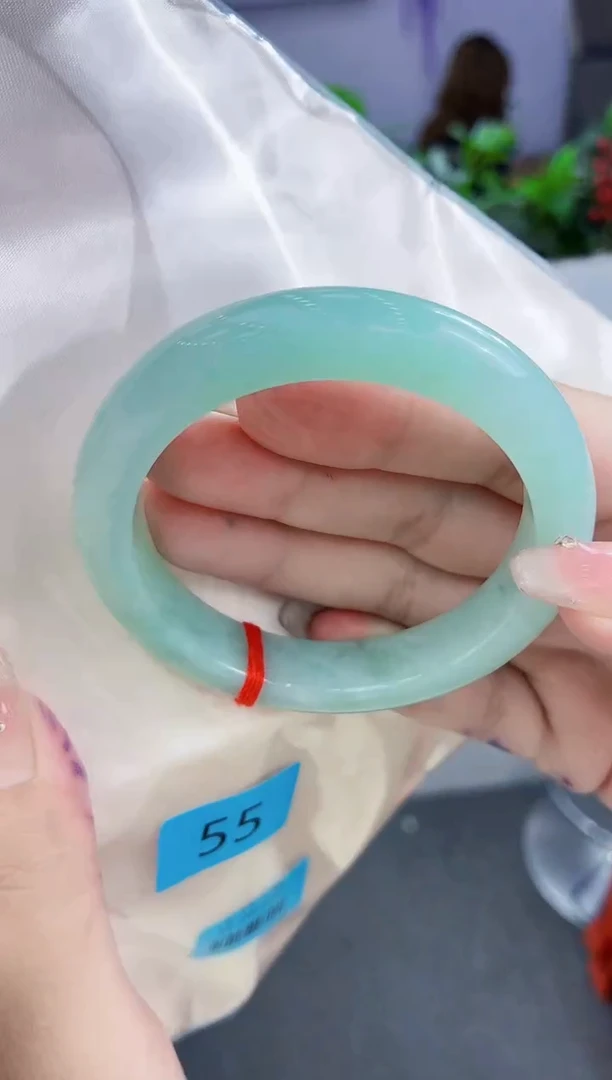 翡翠手镯未镶嵌翡翠手镯