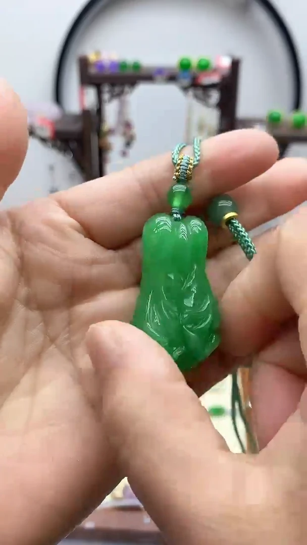 【闪购商品】翡翠吊坠(赠链)未镶嵌白菜250