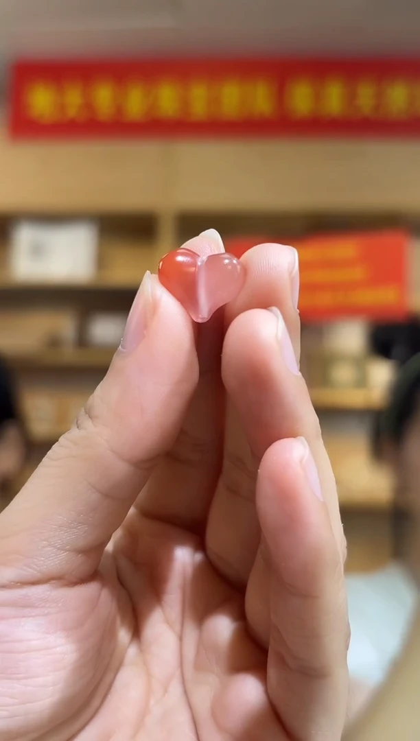 未镶嵌裸石南红玛瑙南红玛瑙爱心屁桃通孔裸石多样性发一