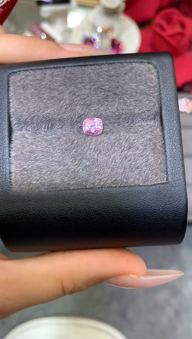 未镶嵌裸石定制尖晶石枕型 樱花粉色调 1.10ct