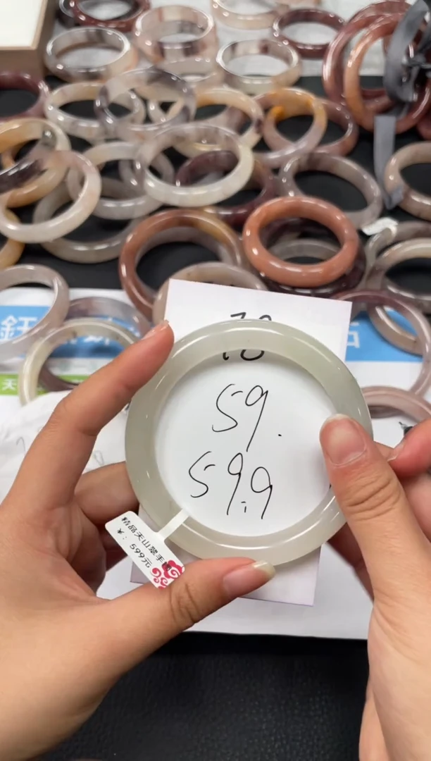 未镶嵌手镯石英质玉78