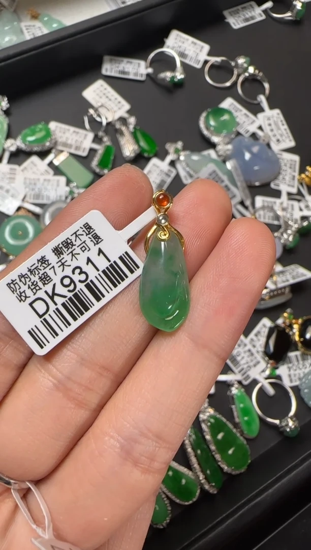 颈饰18K金镶嵌翡翠DK9311冰绿滴水