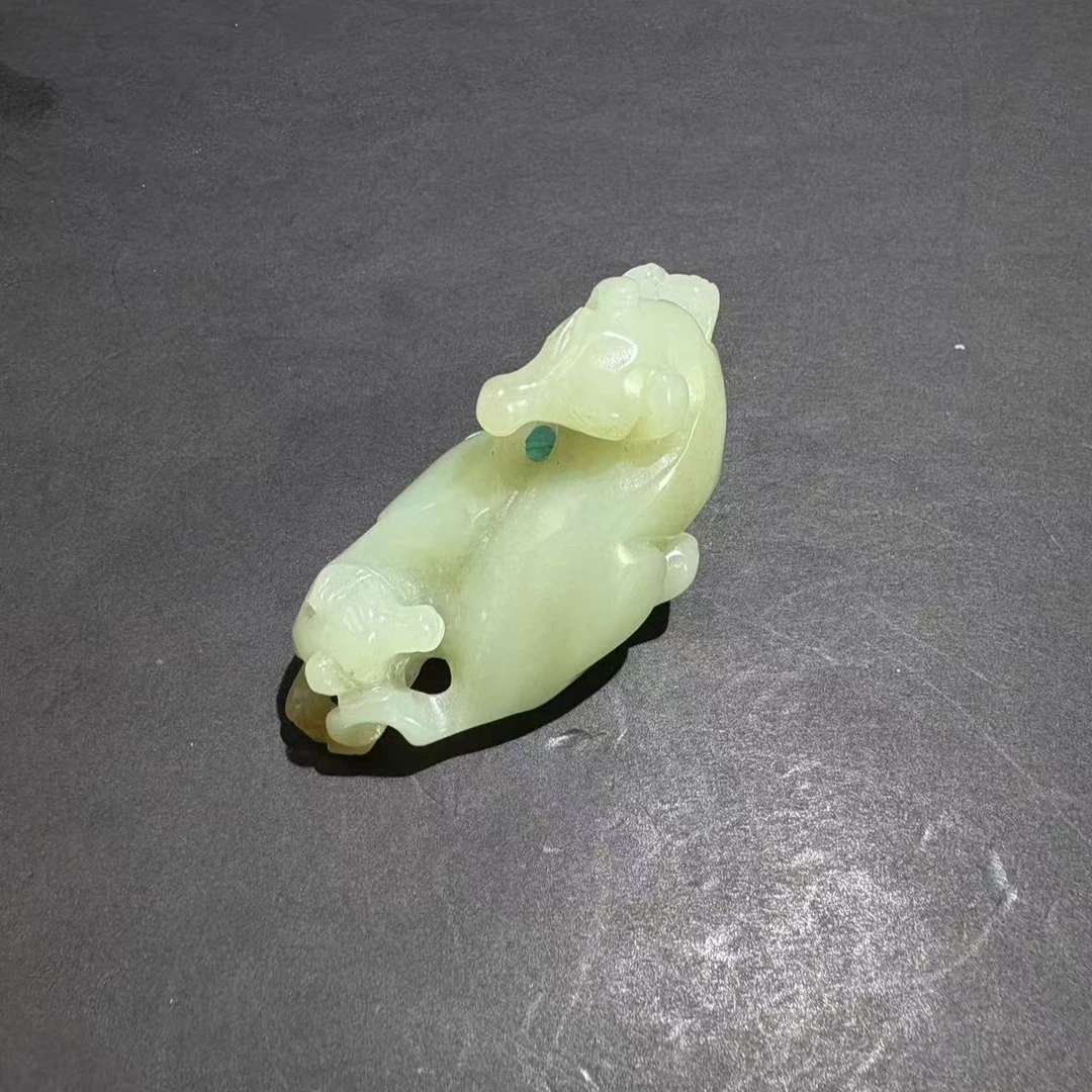 L8002手工雕刻瑞兽挂件