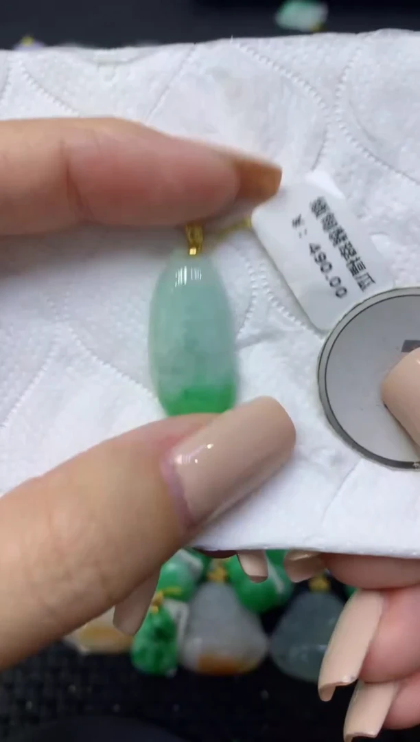 颈饰未镶嵌翡翠天然缅甸翡翠A货