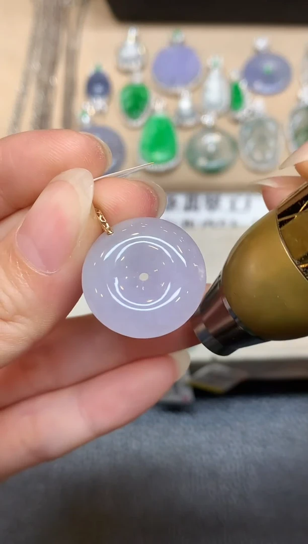 颈饰18K金镶嵌翡翠平安扣【无服务费