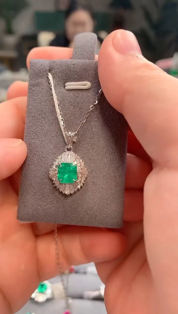 【闪购商品】祖母绿吊坠(不含链)铂Pt850镶嵌祖母绿