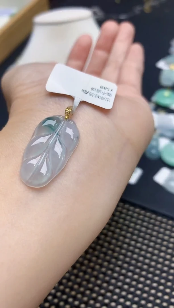 颈饰18K金镶嵌翡翠天然缅甸A货翡翠