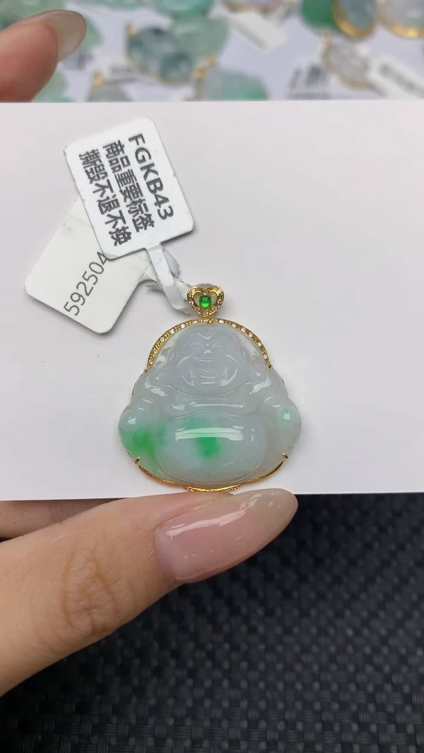 翡翠18K金镶嵌颈饰天然翡翠a货