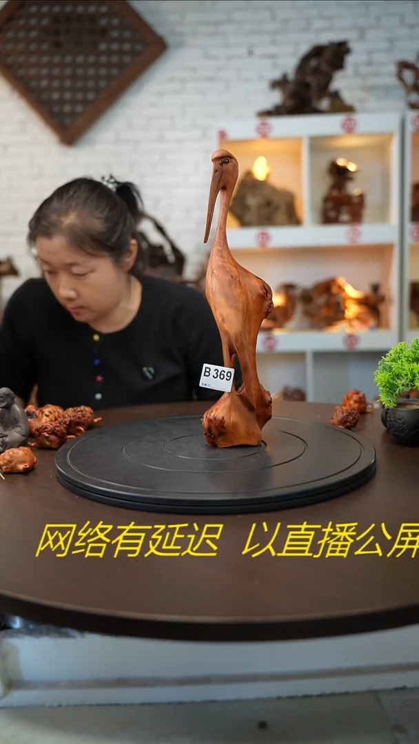 木木雕款小*妮云南红果木摆件