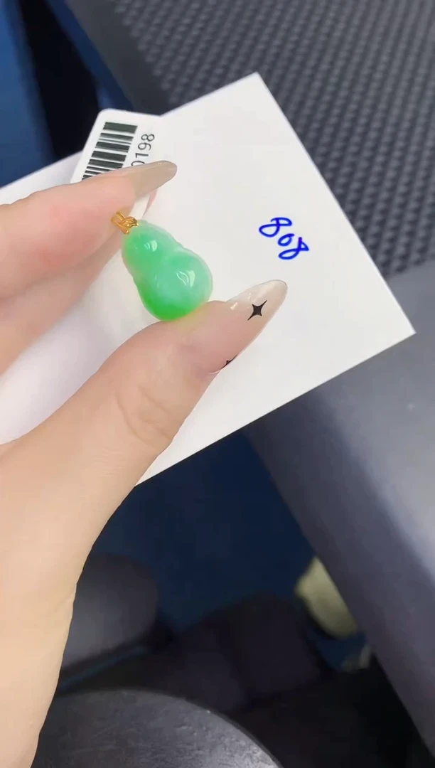 颈饰18K金镶嵌翡翠缅甸天然翡翠A货